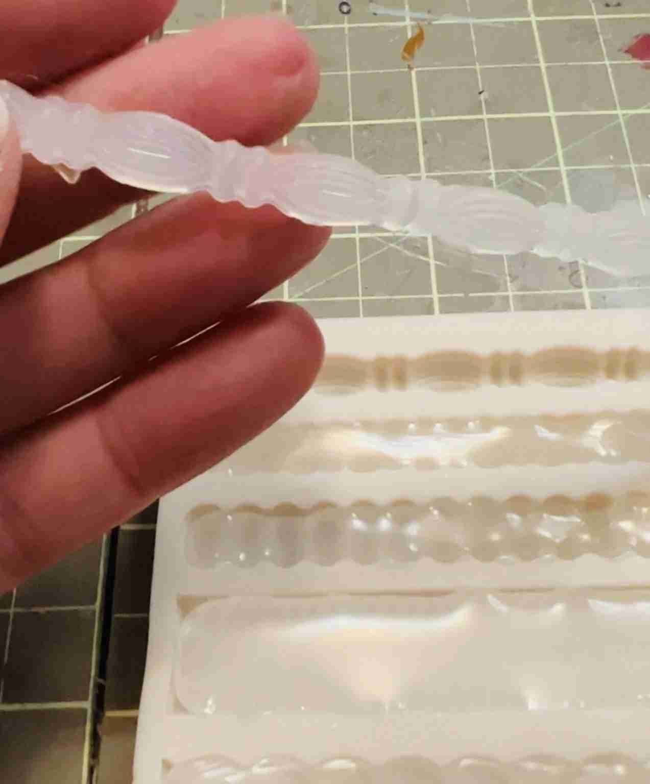 Easy Hot Glue Spindle Tree Hack Word & Home