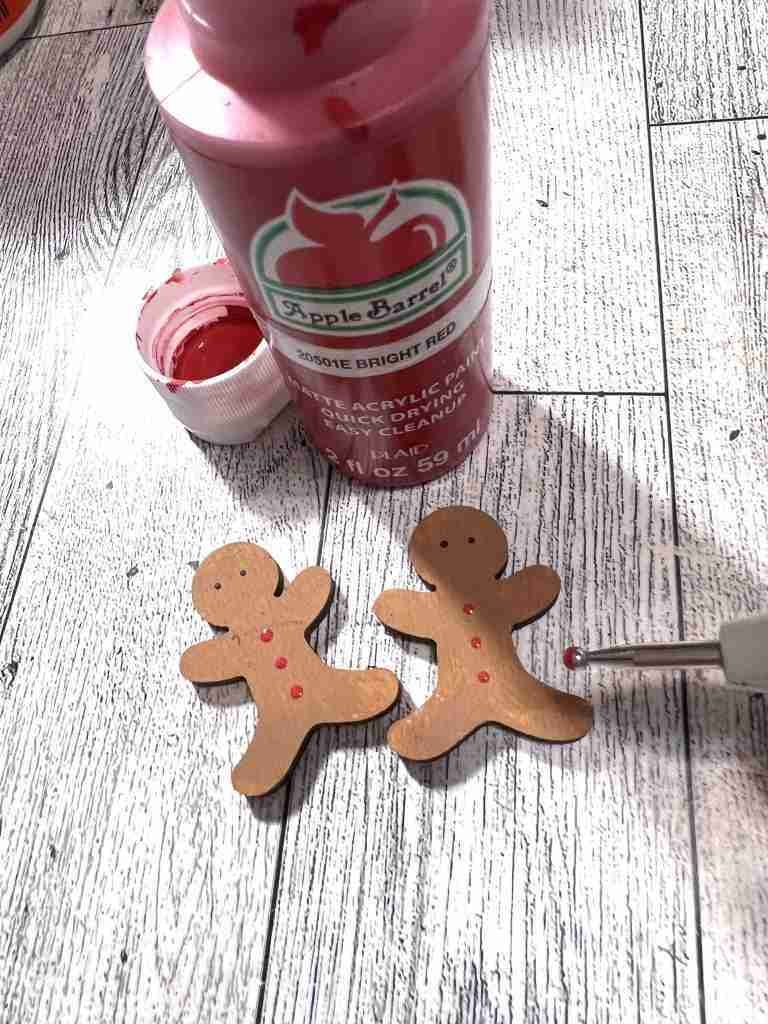 gingerbread men painted Deco Art Honey Brown with eyes and buttons added using stylus