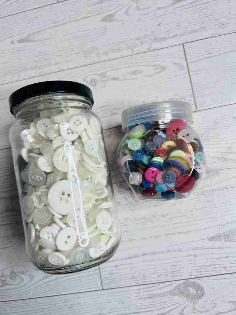 buttons in many colors and sizes